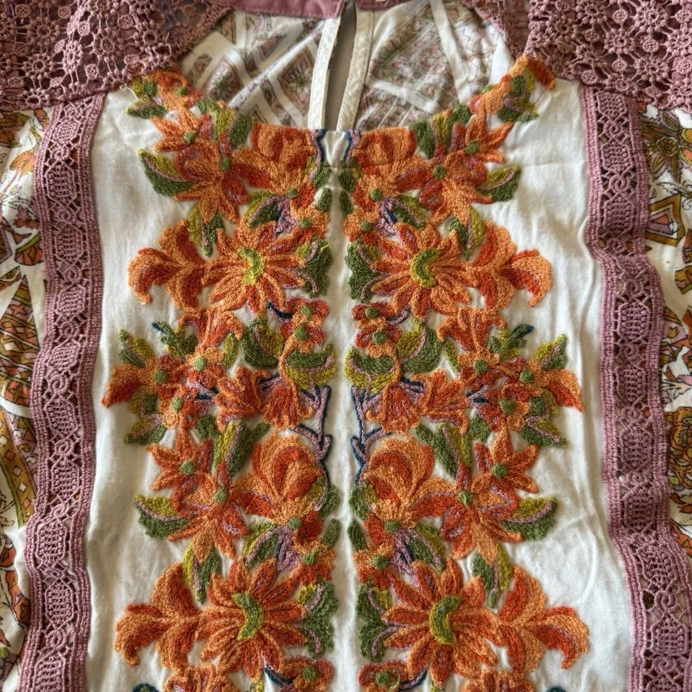 TINY Anthropologie Sleeveless Embroidered Floral Tie Top Tank Boho Womens Small - Picture 4 of 12